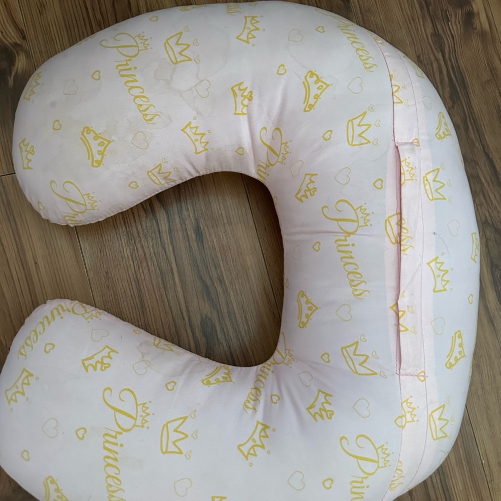 Breastfeeding pillow